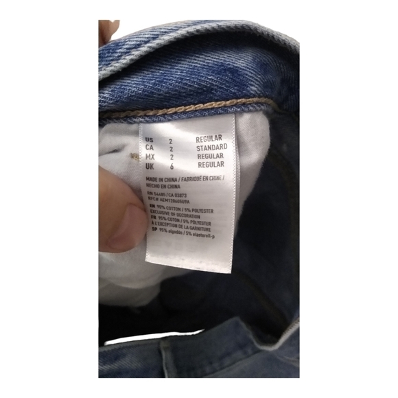 American Eagle Mom Jean High Rise Destructed Distressed Jeans Size 2 - Picture 3 of 8